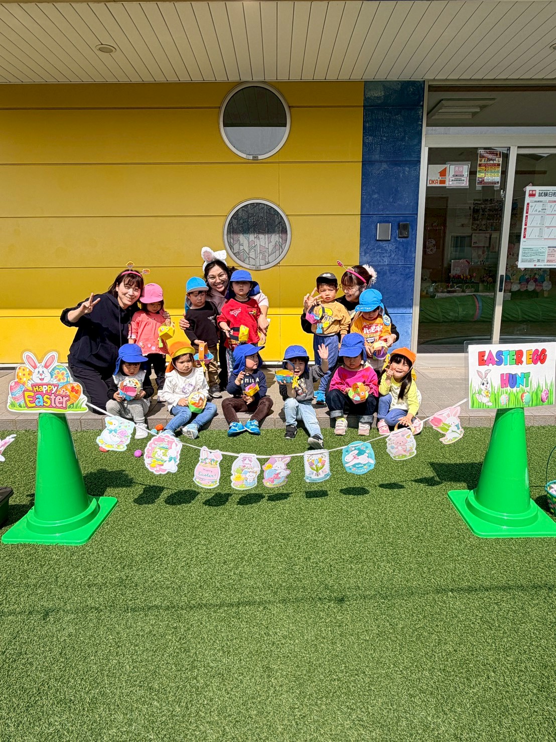 園庭での季節イベント集合写真